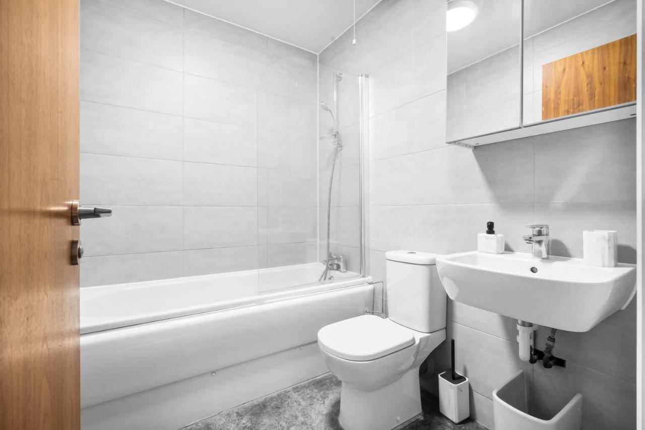 Luxury Stay With Scenic Views Брайърли Хил Екстериор снимка