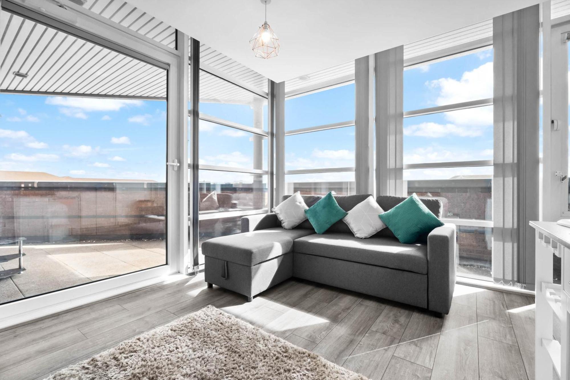 Luxury Stay With Scenic Views Брайърли Хил Екстериор снимка